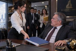 La puerta se cerró con un golpe seco. Teresa giró la llave y la guardó en el bolsillo de su saco. 2 12 9